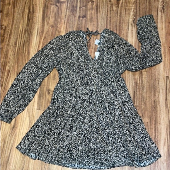 A New Day women dress medium 8 10 mini long sleeve vneck vback tan black leopard - Picture 4 of 12